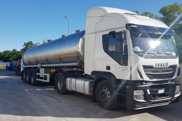 Autobotti ADR con aspirazione | Mezzi | REM Ecologia