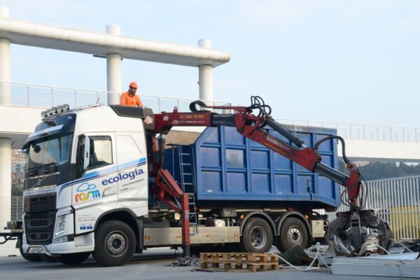 Container scarrabile con Gru | Container | REM Ecologia