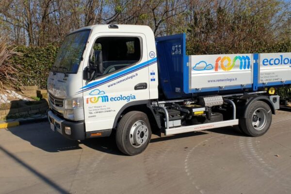 Furgoni a cabina corta ADR | Mezzi | REM Ecologia